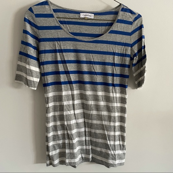 Calvin Klein short sleeved top - Picture 2 of 5